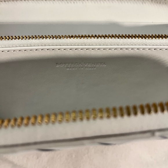 Intrecciato Leather Continental Wallet
BOTTEGA VENETA - Picture 4 of 4